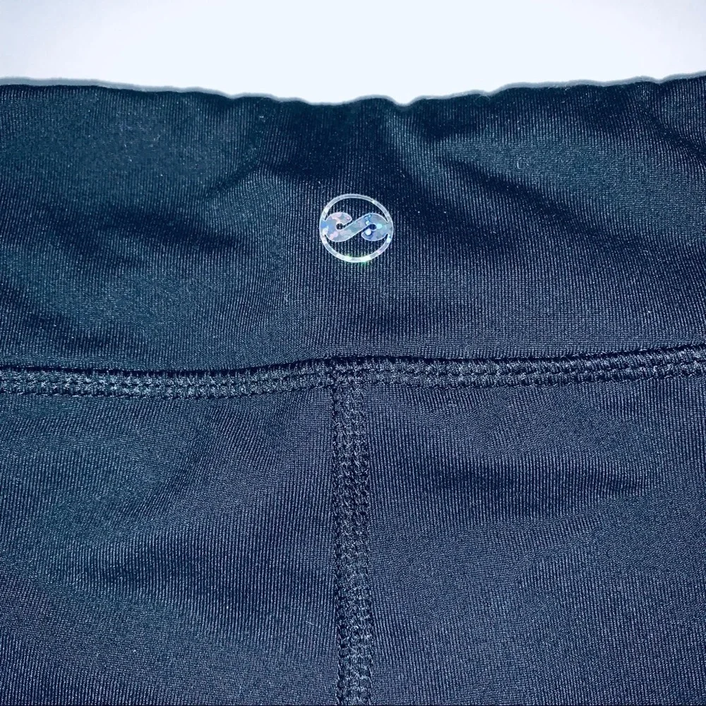 Abs mesh cut out athletic leggings size large